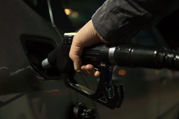 ¿Cómo varía el precio de la gasolina en el mundo?