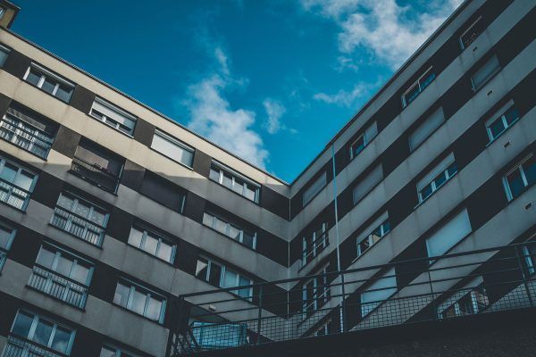 FMI: La vivienda es uno de los motivos por los que no todos los países sufren las subidas de tasas de interés por igual